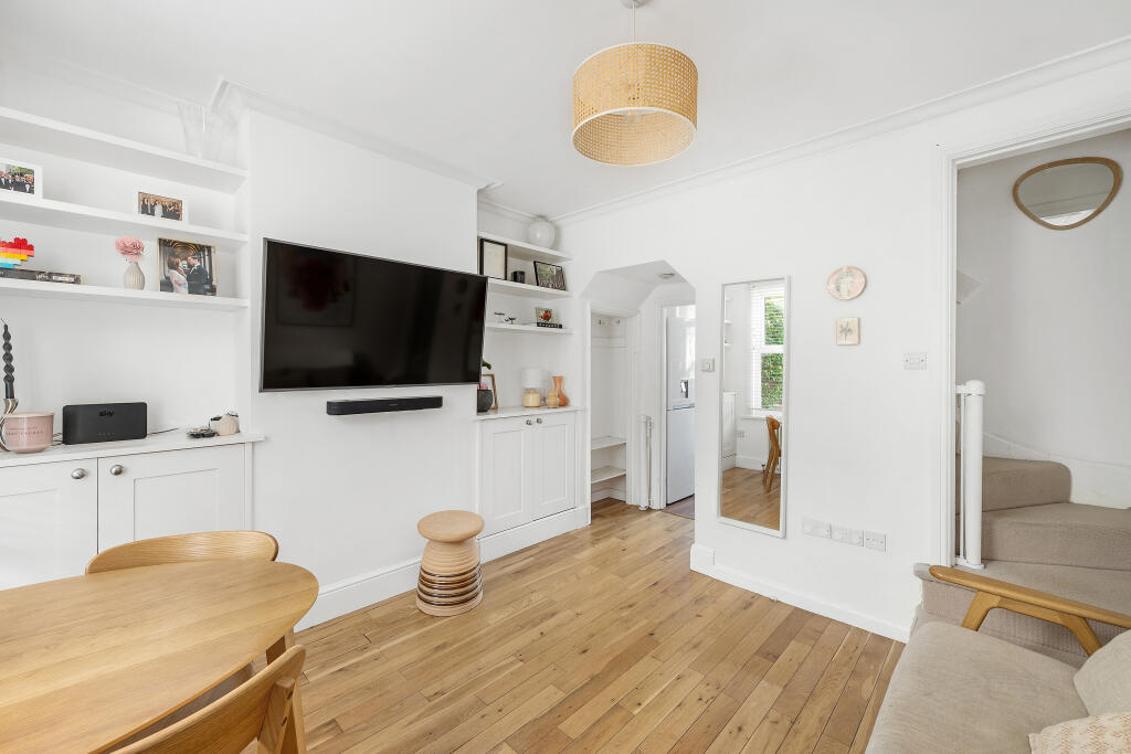 2 bed Mid Terraced House for rent in Streatham. From John D Wood & Co. Sales - Wandsworth 2 bed Mid Terraced House for rent in Streatham. From John D Wood & Co. Sales - Wandsworth