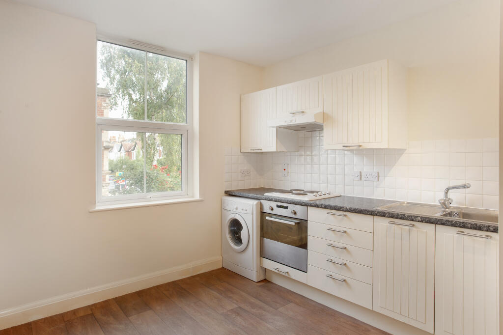 4 bed 1st Floor Flat for rent in Richmond. From John D Wood & Co - Richmond