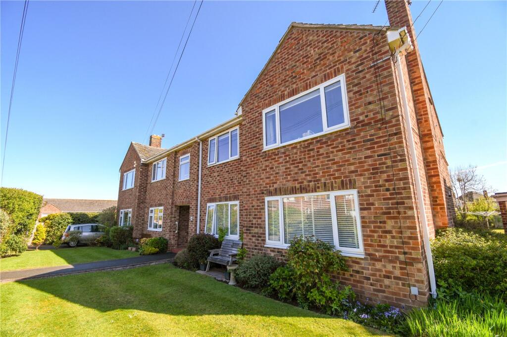 2 bed 1st Floor Flat for rent in Caldy. From Karl Tatler Estate Agents - Heswall