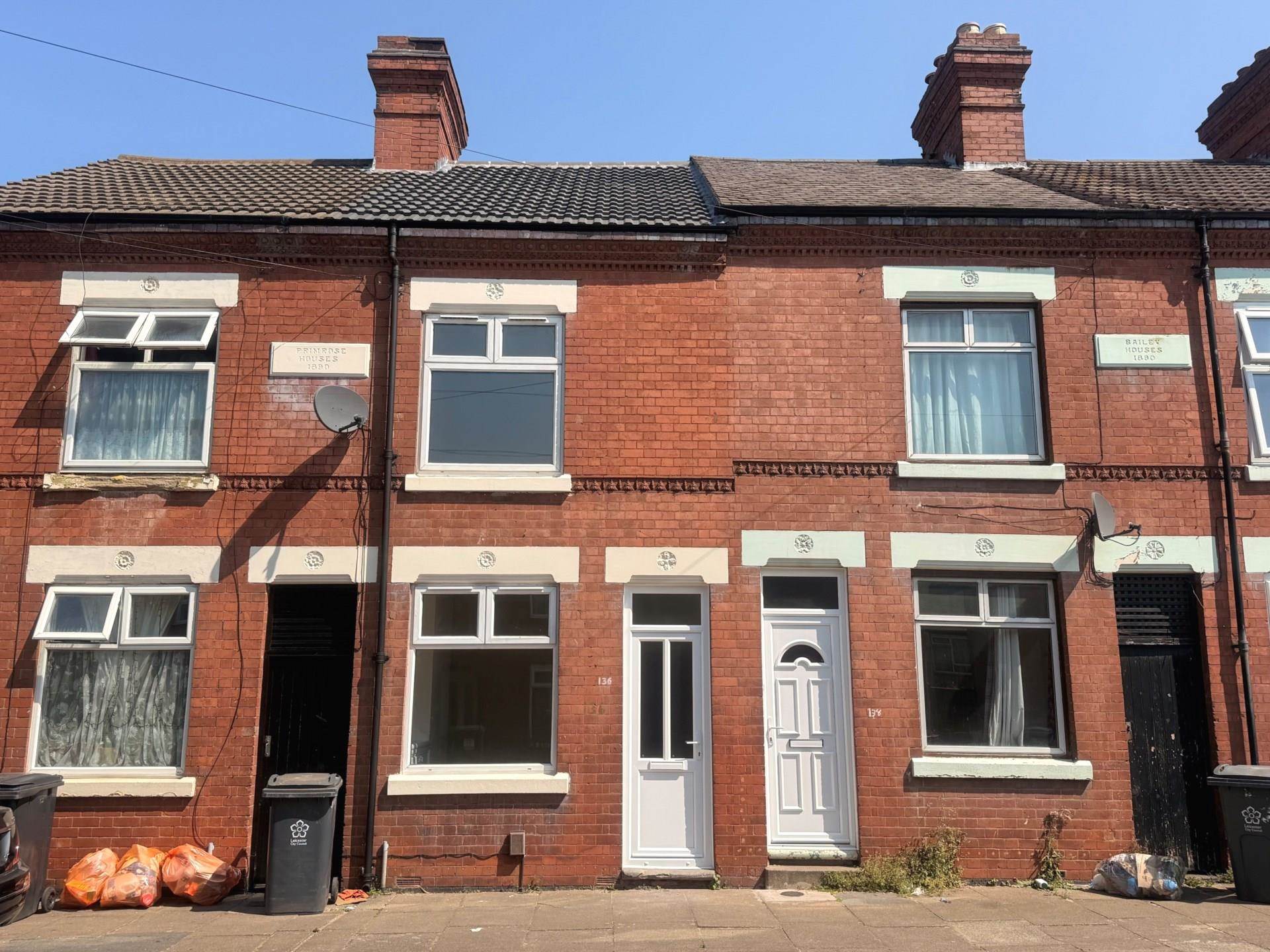 3 bed Mid Terraced House for rent in Leicester. From Charles Derby Estates - Leicester