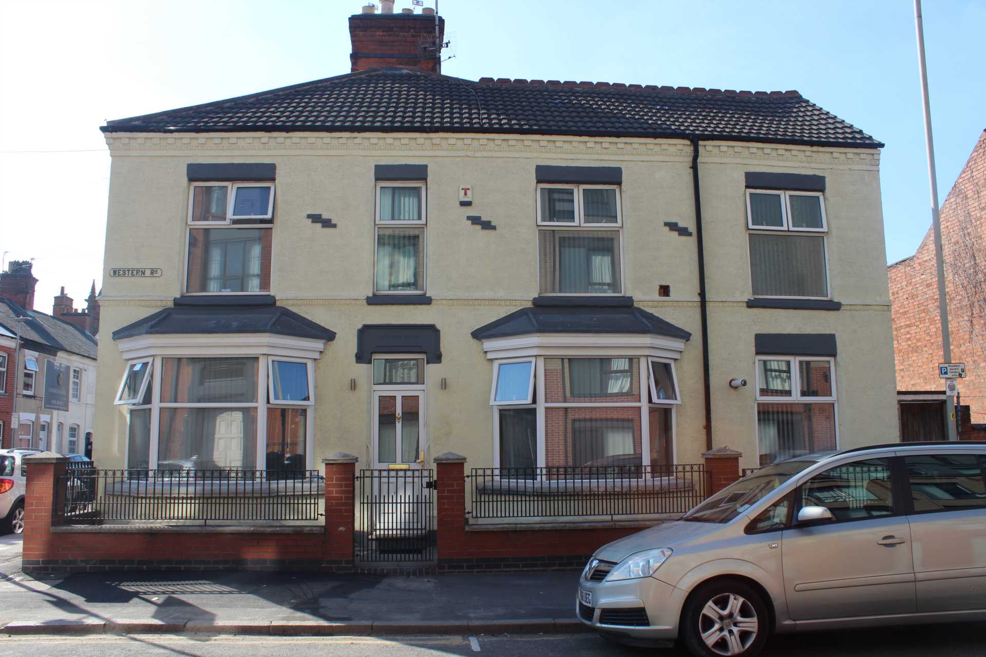 3 bed Mid Terraced House for rent in Leicester. From Charles Derby Estates - Leicester