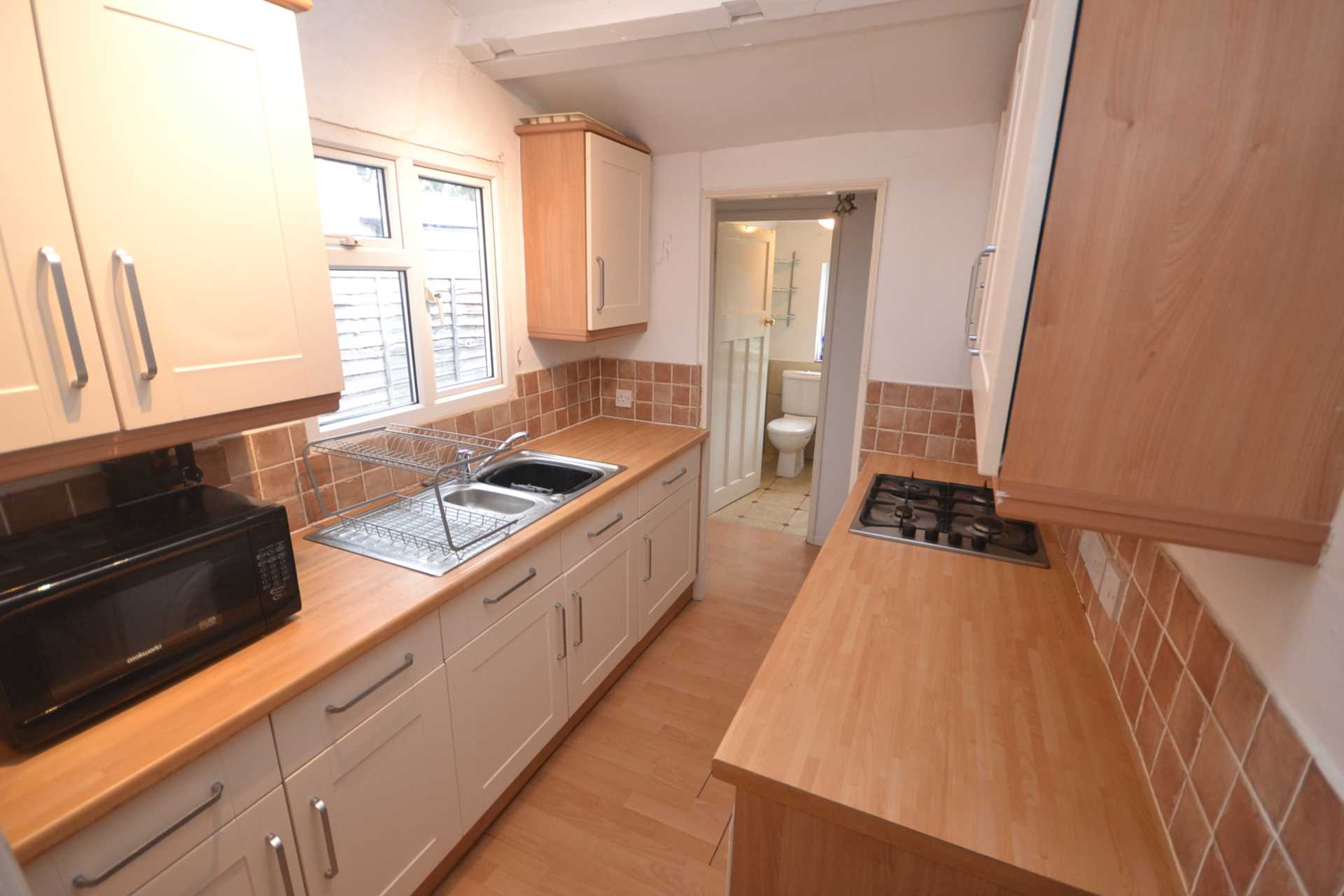 3 bed Mid Terraced House for rent in Reading. From Westgate Students