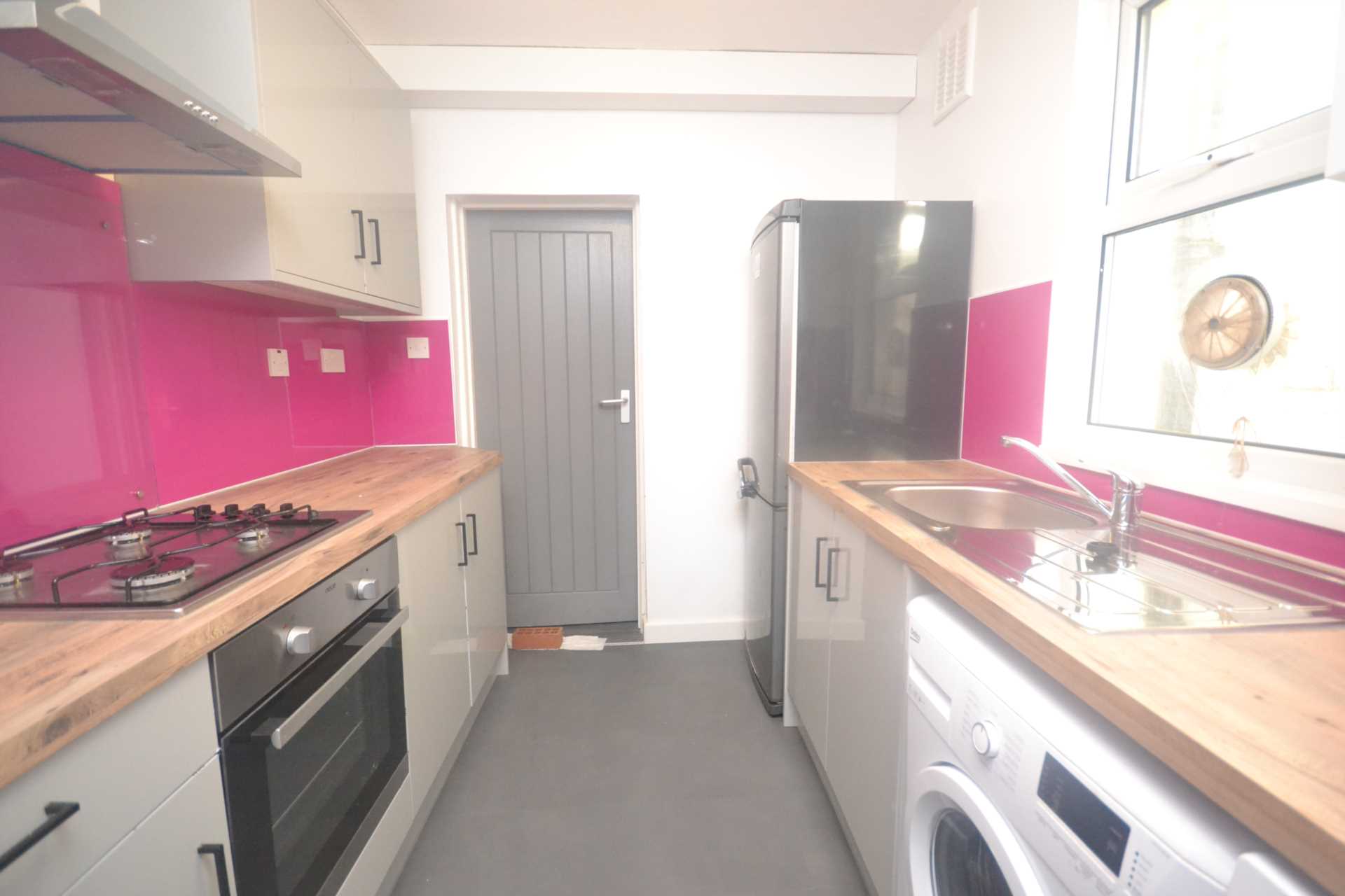 4 bed Mid Terraced House for rent in Reading. From Westgate Students 4 bed Mid Terraced House for rent in Reading. From Westgate Students