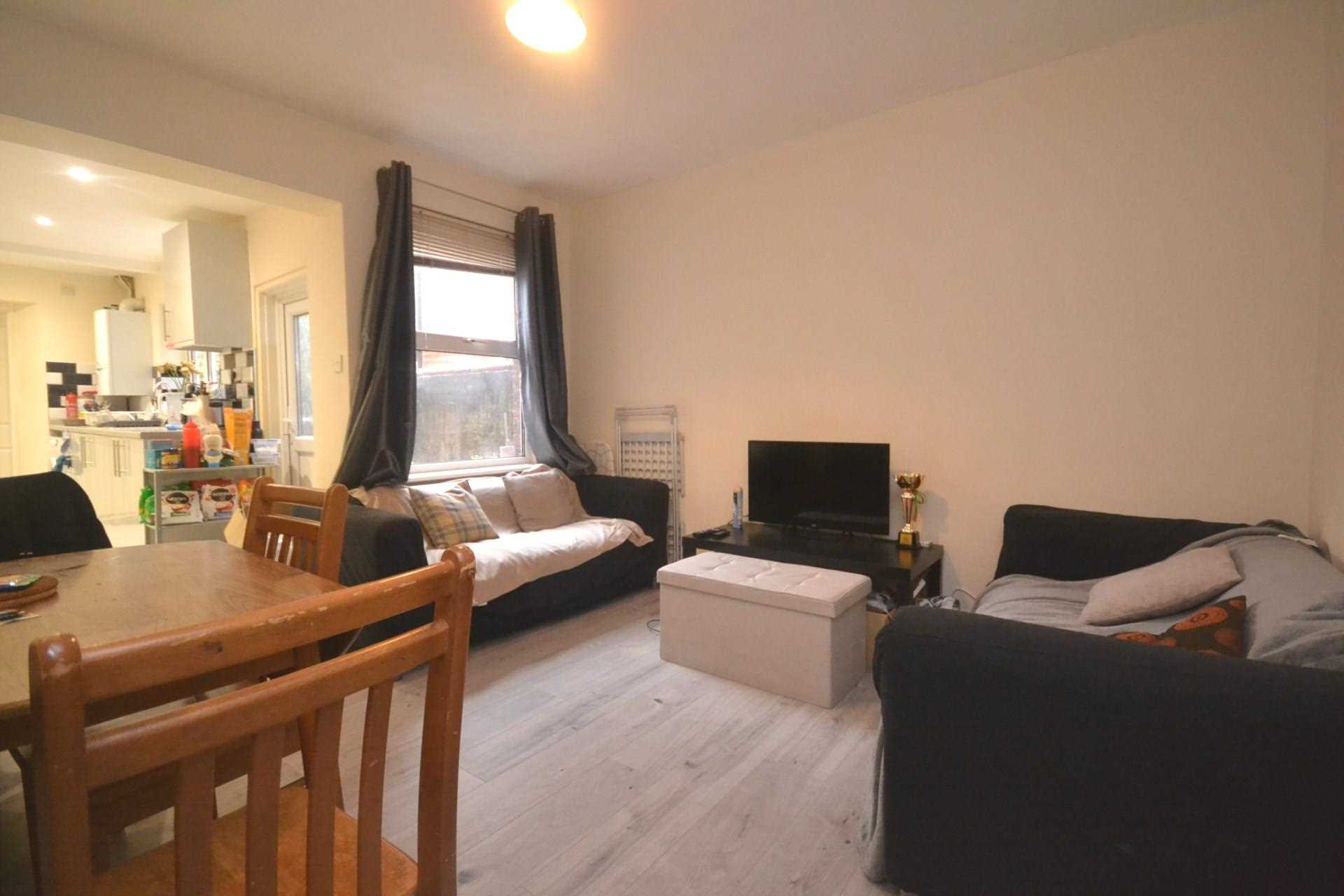 6 bed Mid Terraced House for rent in Reading. From Westgate Students