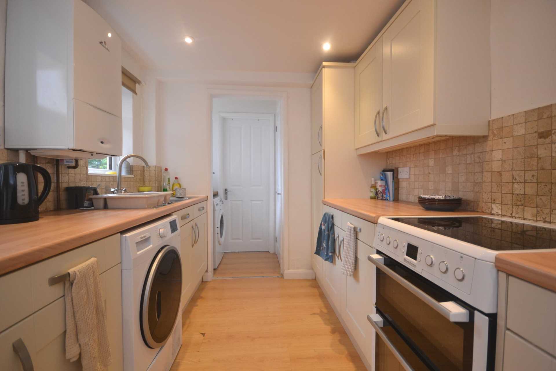 4 bed Mid Terraced House for rent in Reading. From Westgate Students