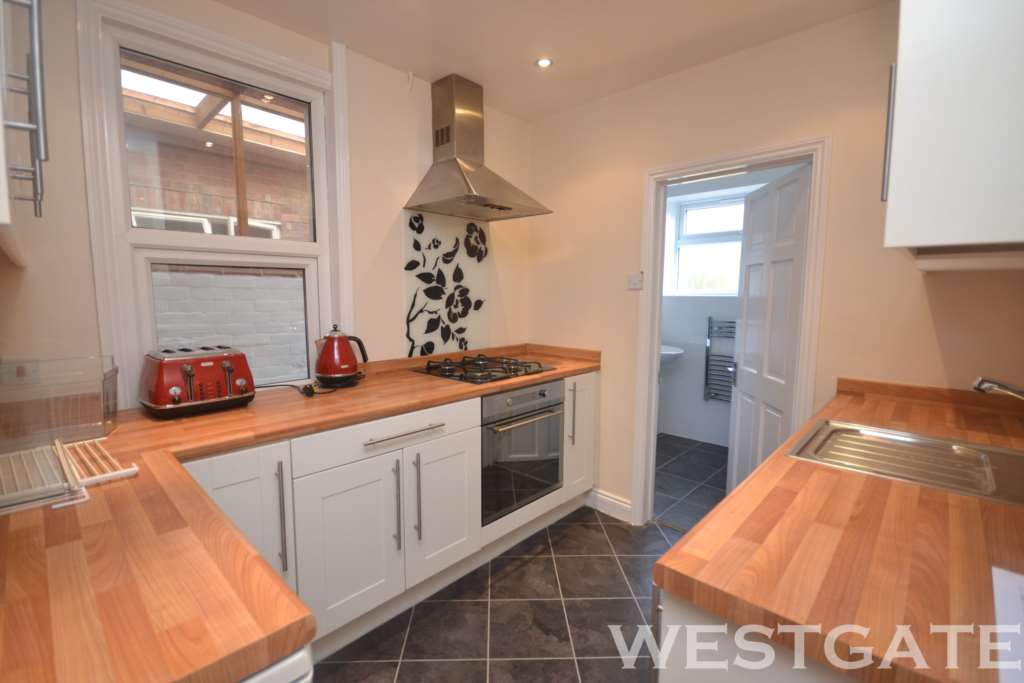 4 bed Mid Terraced House for rent in Reading. From Westgate Students 4 bed Mid Terraced House for rent in Reading. From Westgate Students