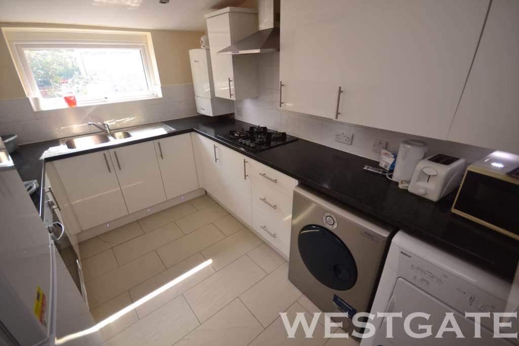 4 bed 1st Floor Flat for rent in Reading. From Westgate Students