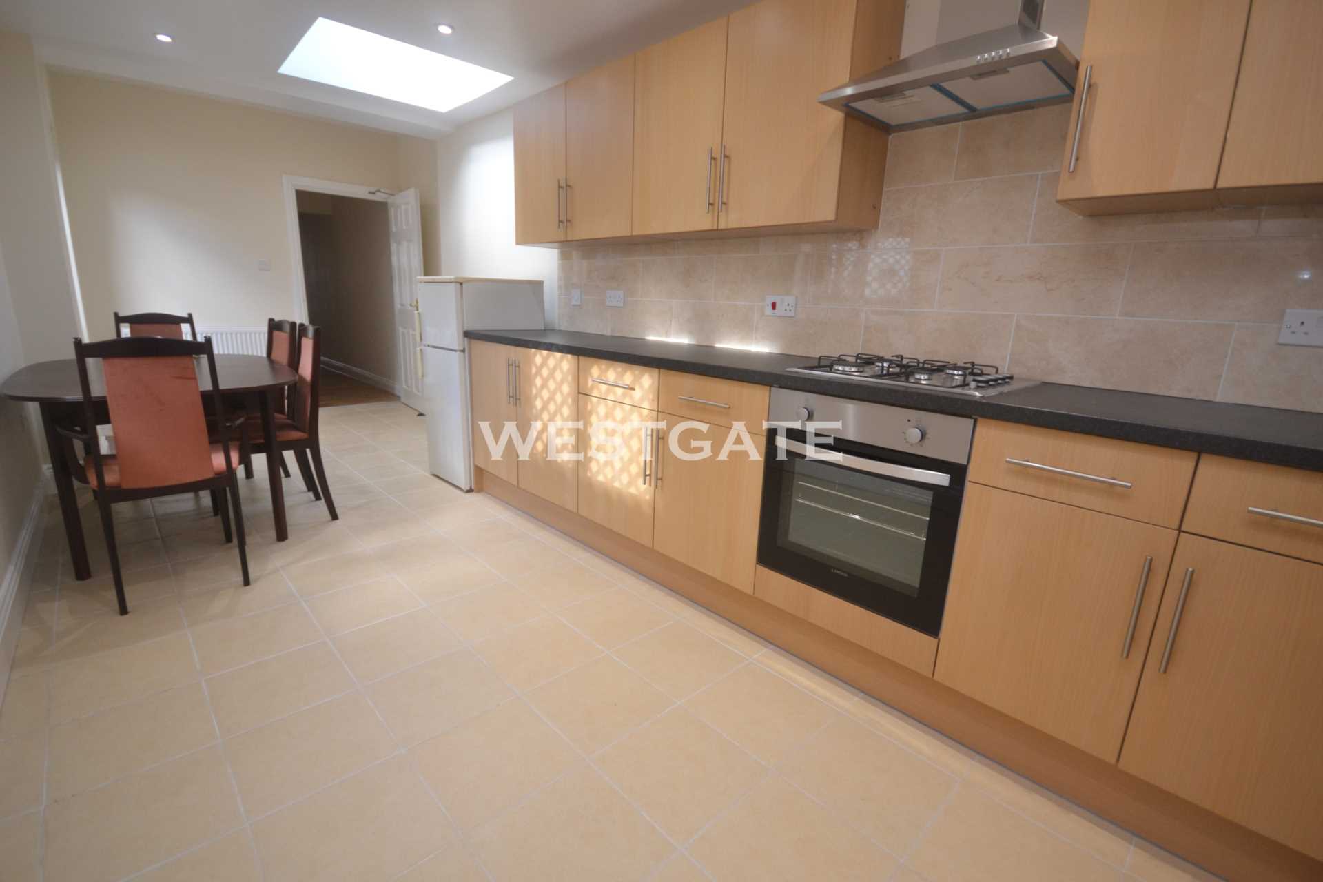 5 bed Mid Terraced House for rent in Reading. From Westgate Students