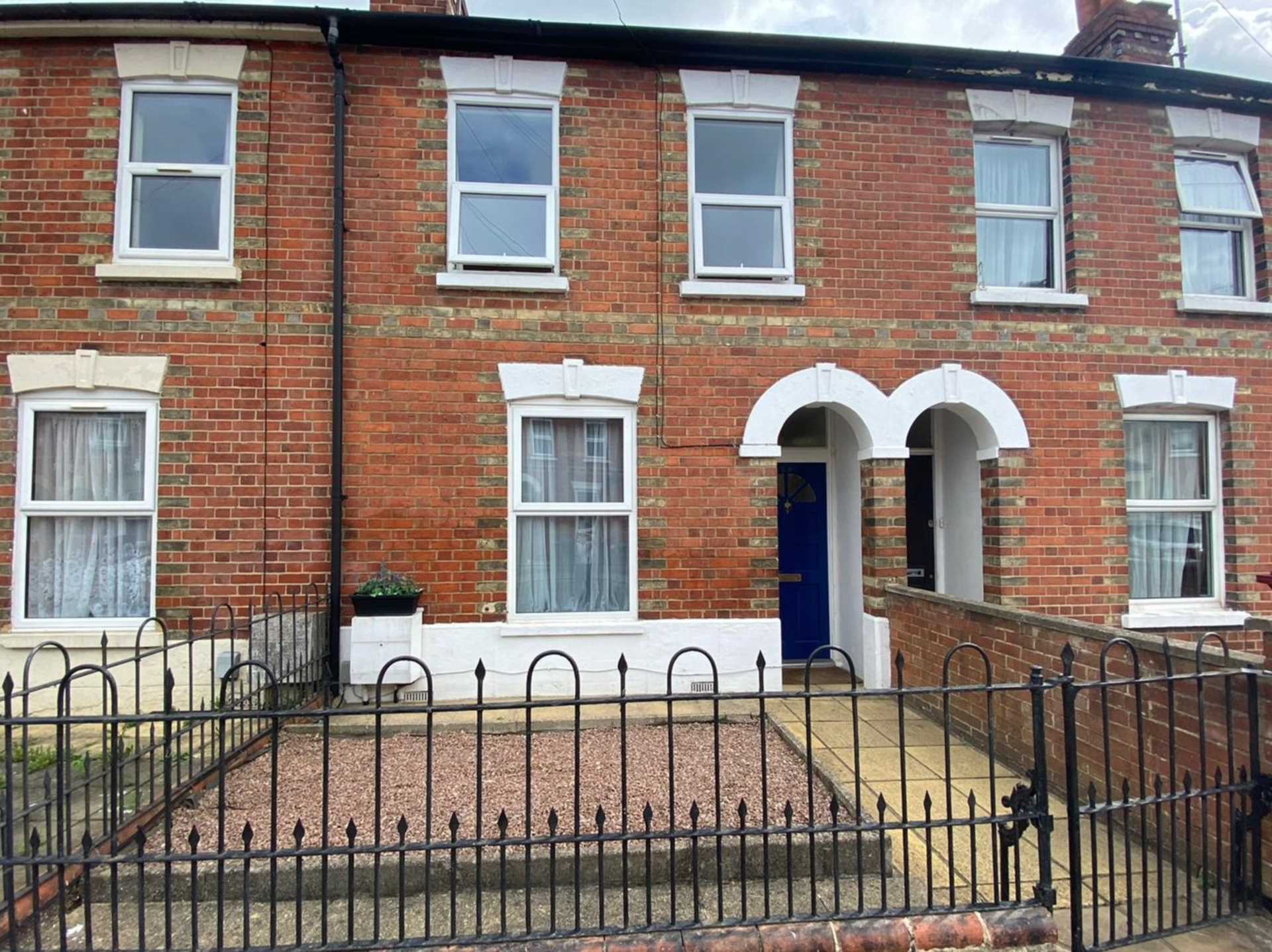 4 bed Mid Terraced House for rent in Reading. From Westgate Students