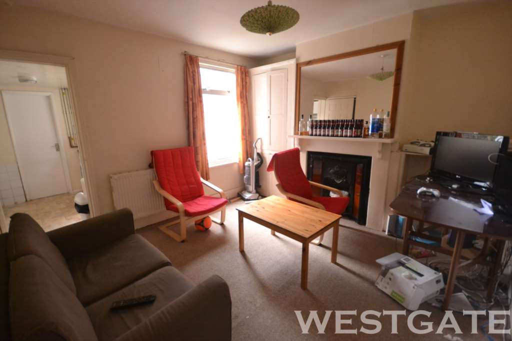 4 bed Mid Terraced House for rent in Reading. From Westgate Students