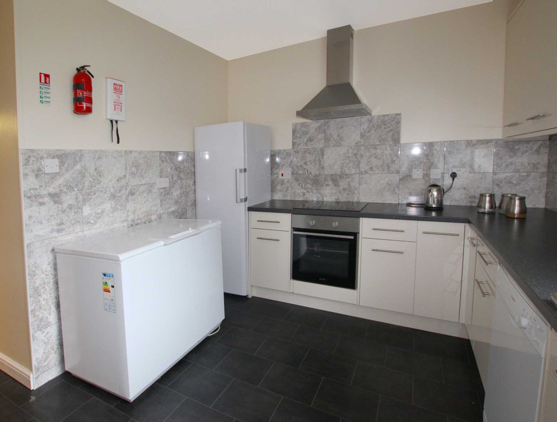 5 bed Mid Terraced House for rent in Reading. From Westgate Students