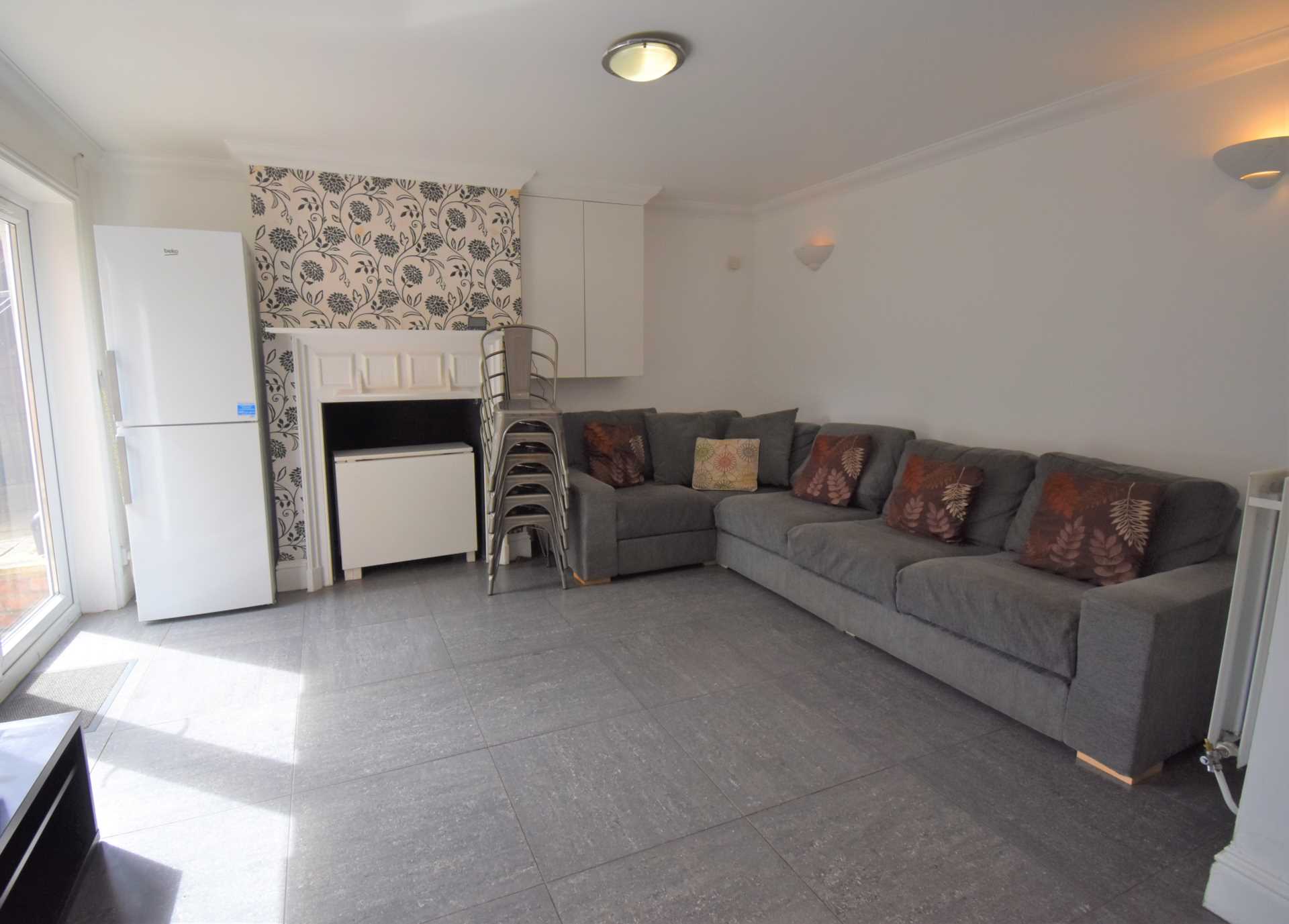 7 bed Mid Terraced House for rent in Reading. From Westgate Students