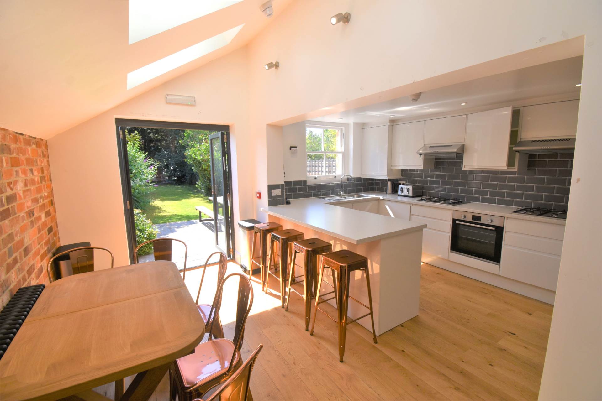 6 bed Mid Terraced House for rent in Reading. From Westgate Students