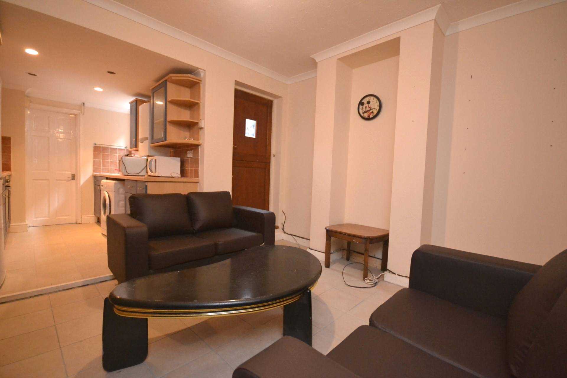 4 bed Mid Terraced House for rent in Reading. From Westgate Students 4 bed Mid Terraced House for rent in Reading. From Westgate Students