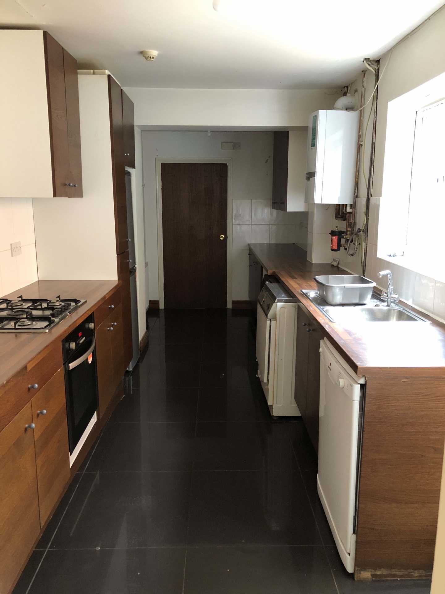 6 bed Mid Terraced House for rent in Reading. From Westgate Students