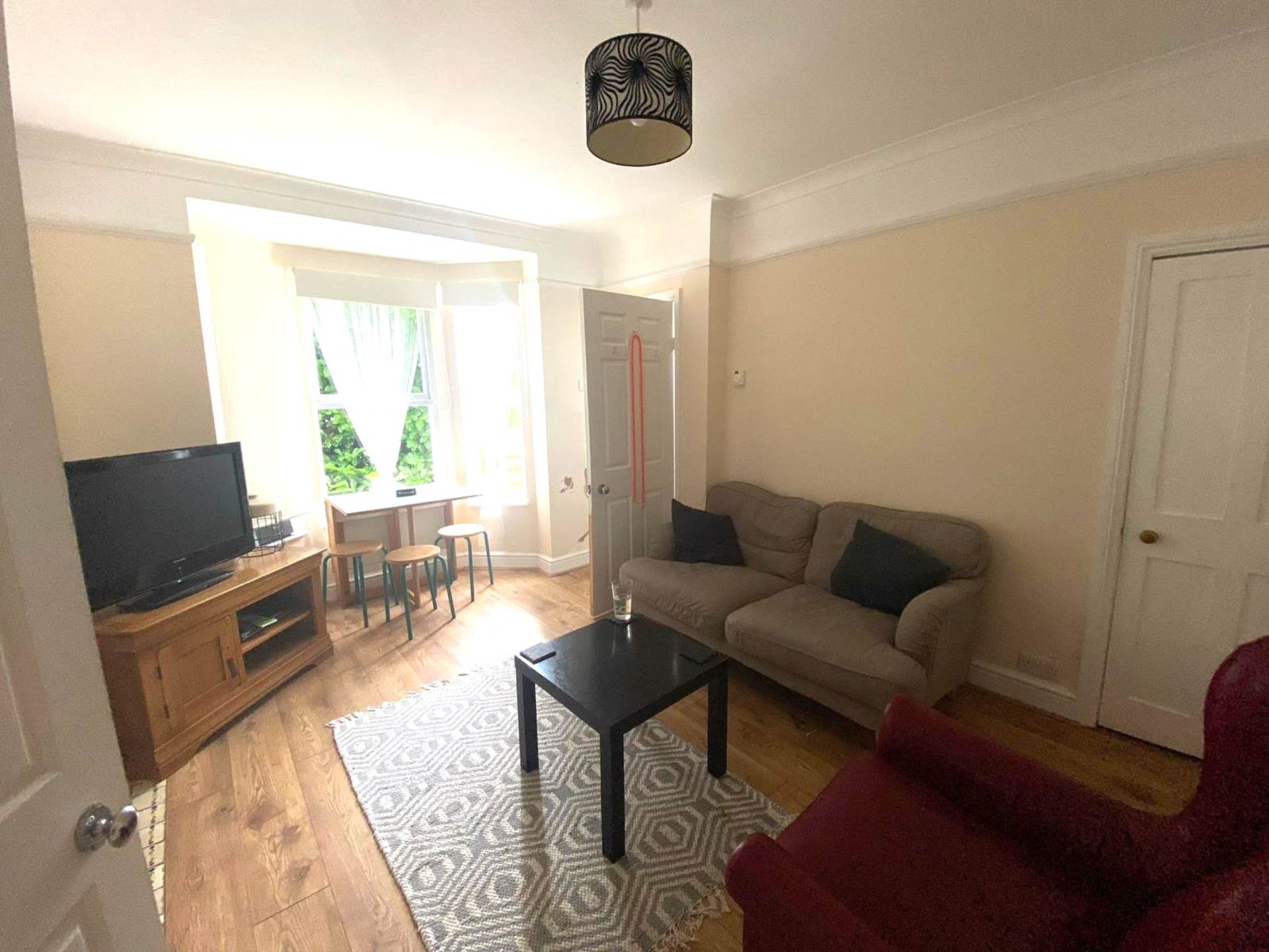 3 bed Mid Terraced House for rent in Reading. From Westgate Students 3 bed Mid Terraced House for rent in Reading. From Westgate Students