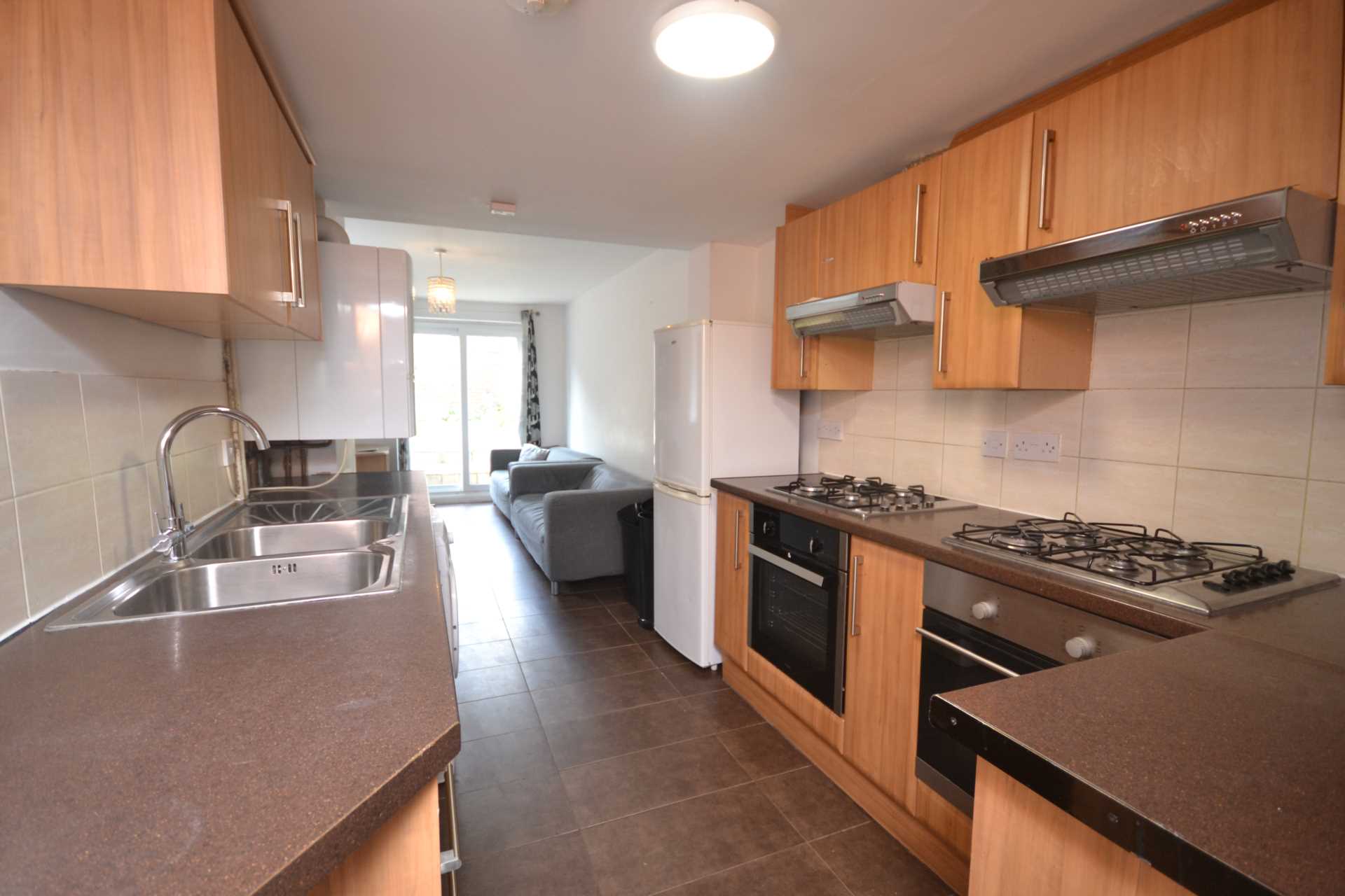 7 bed Mid Terraced House for rent in Reading. From Westgate Students 7 bed Mid Terraced House for rent in Reading. From Westgate Students