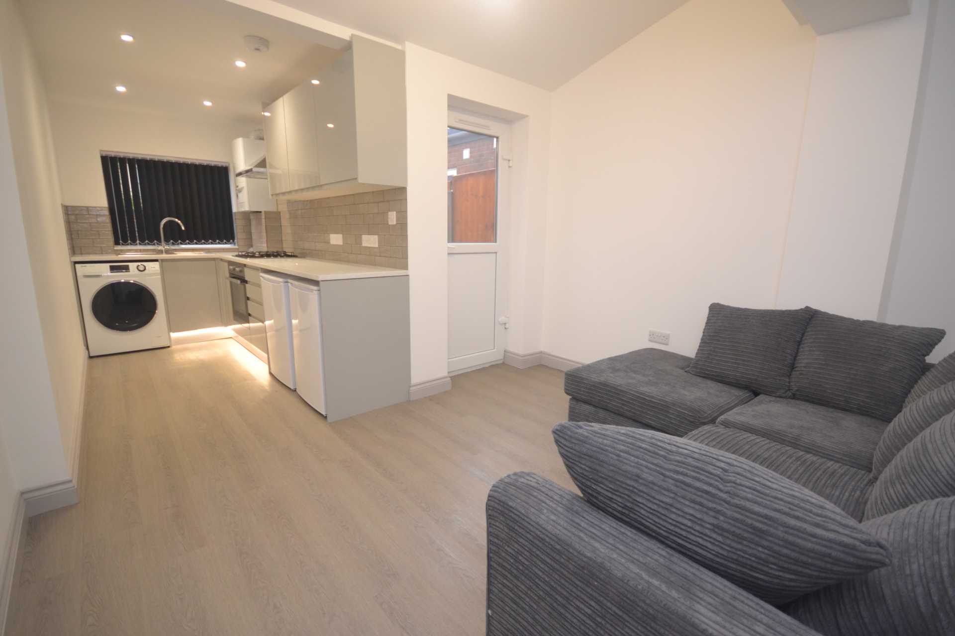 5 bed Mid Terraced House for rent in Reading. From Westgate Students 5 bed Mid Terraced House for rent in Reading. From Westgate Students