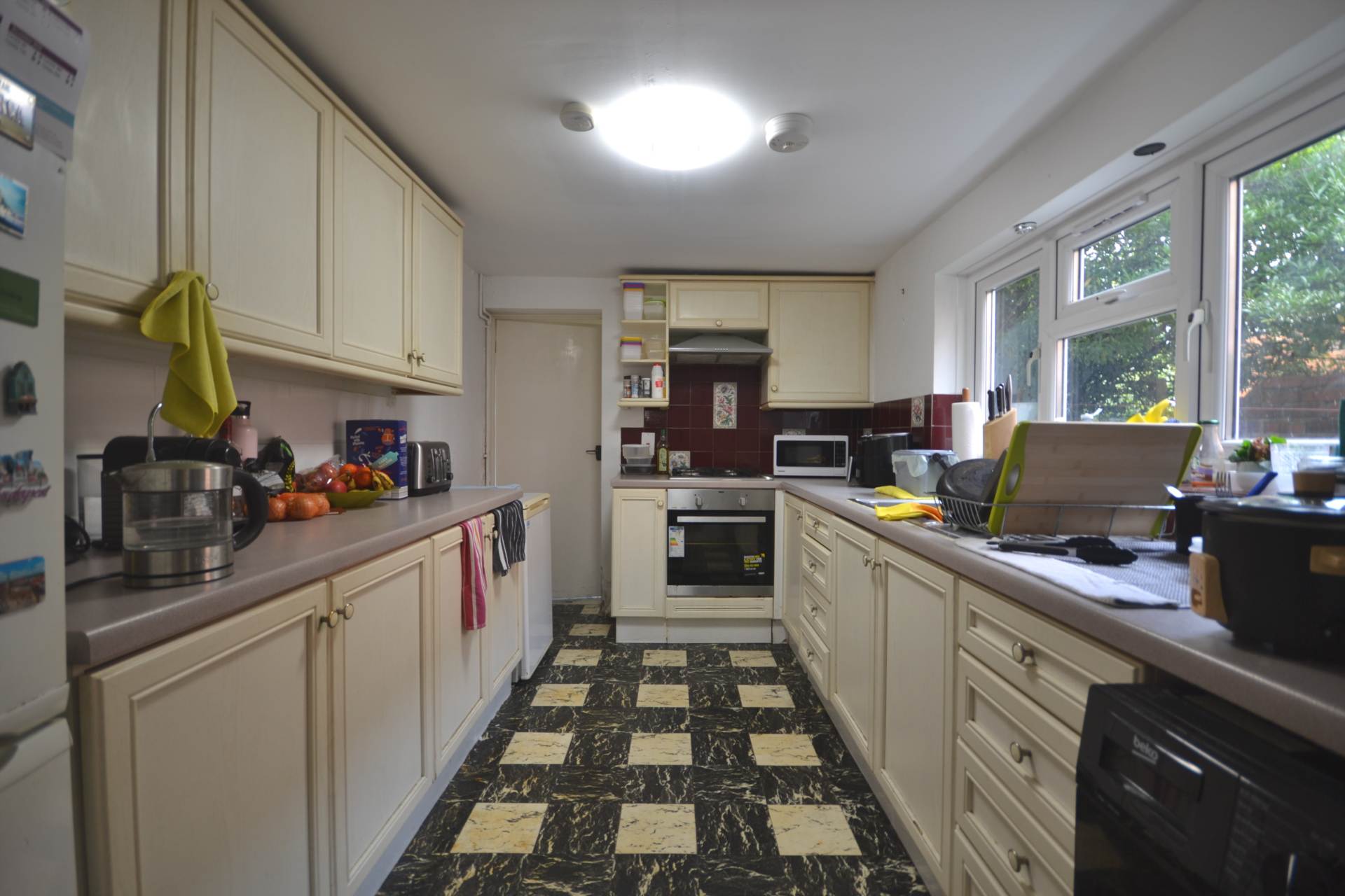 4 bed Mid Terraced House for rent in Reading. From Westgate Students