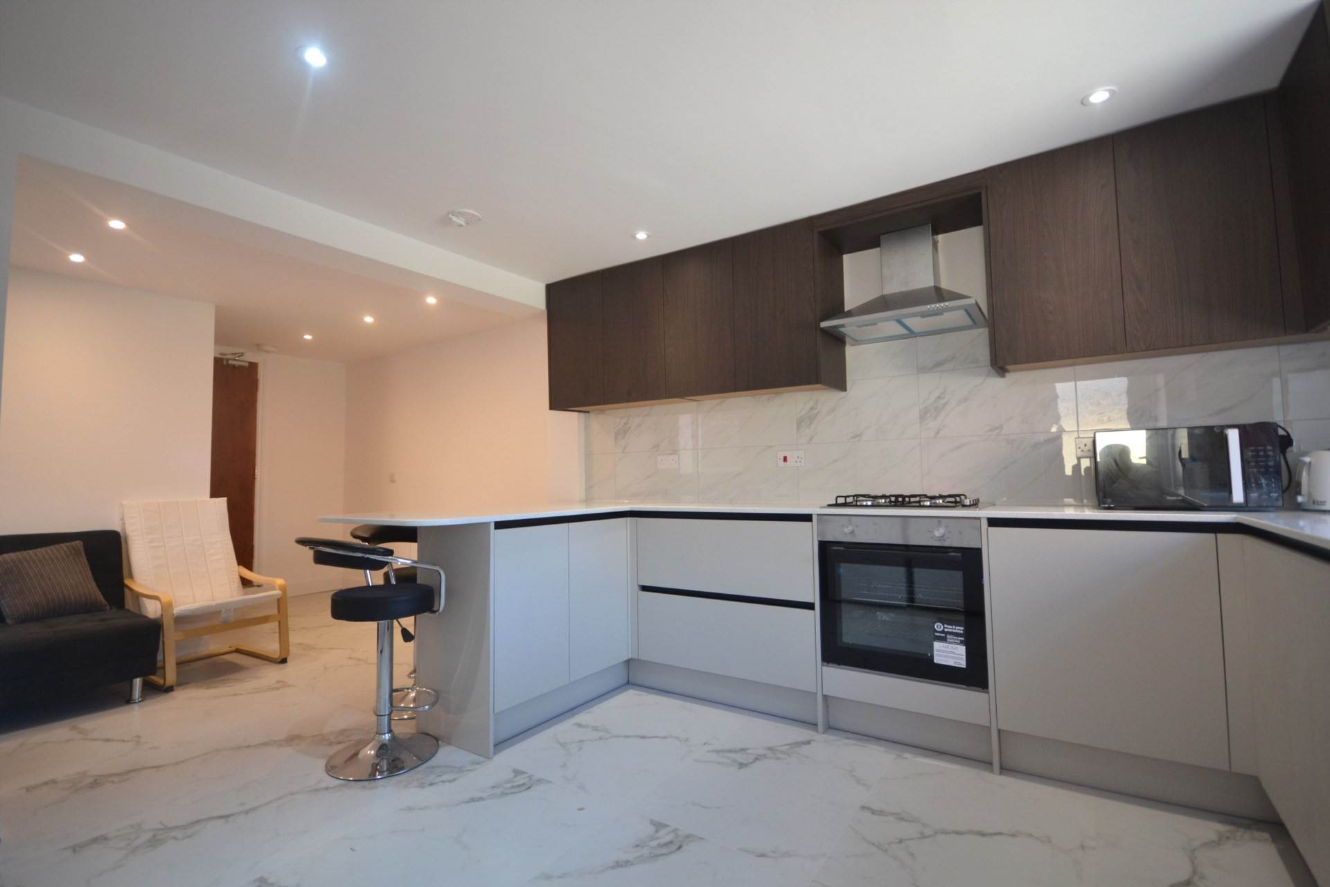 5 bed Mid Terraced House for rent in Reading. From Westgate Students