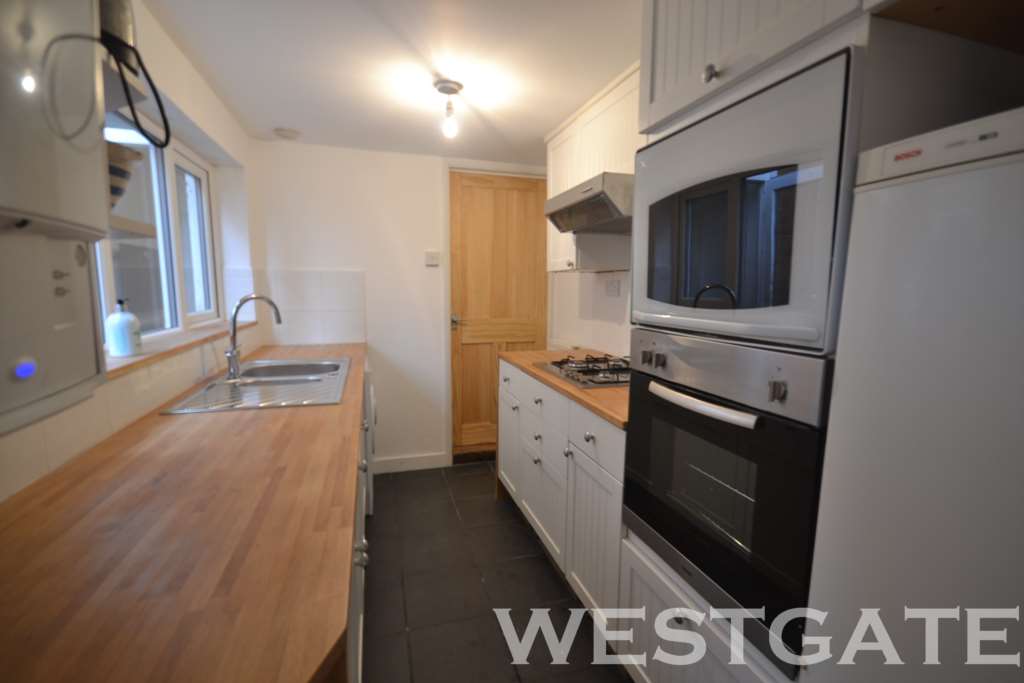 3 bed Mid Terraced House for rent in Reading. From Westgate Students