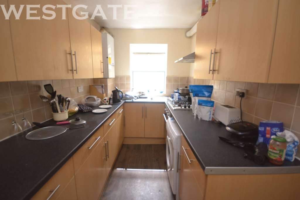 6 bed Mid Terraced House for rent in Reading. From Westgate Students 6 bed Mid Terraced House for rent in Reading. From Westgate Students