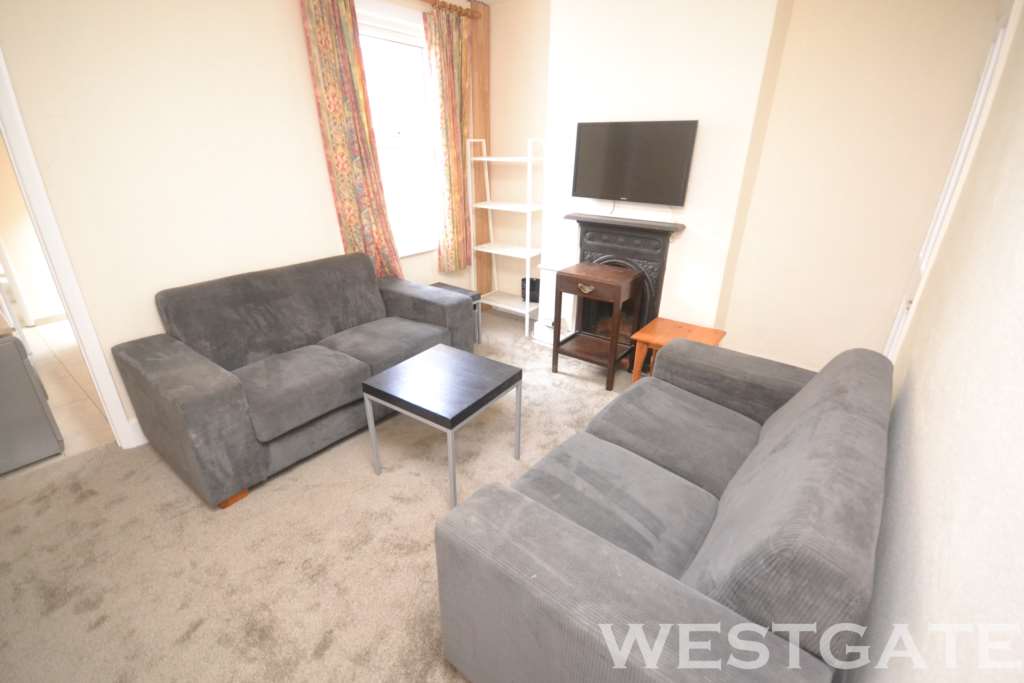 3 bed Mid Terraced House for rent in Reading. From Westgate Students