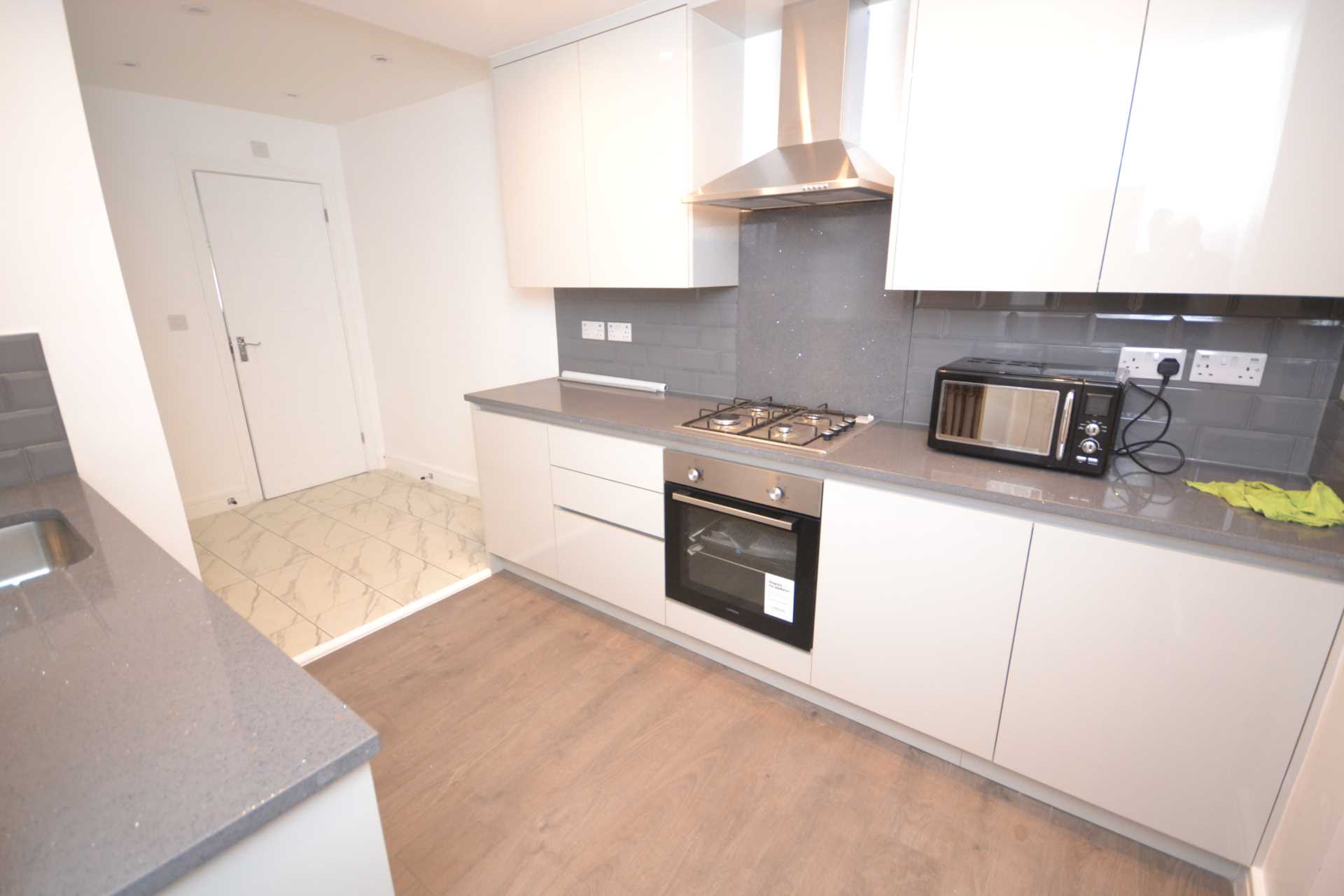 4 bed Mid Terraced House for rent in Reading. From Westgate Students