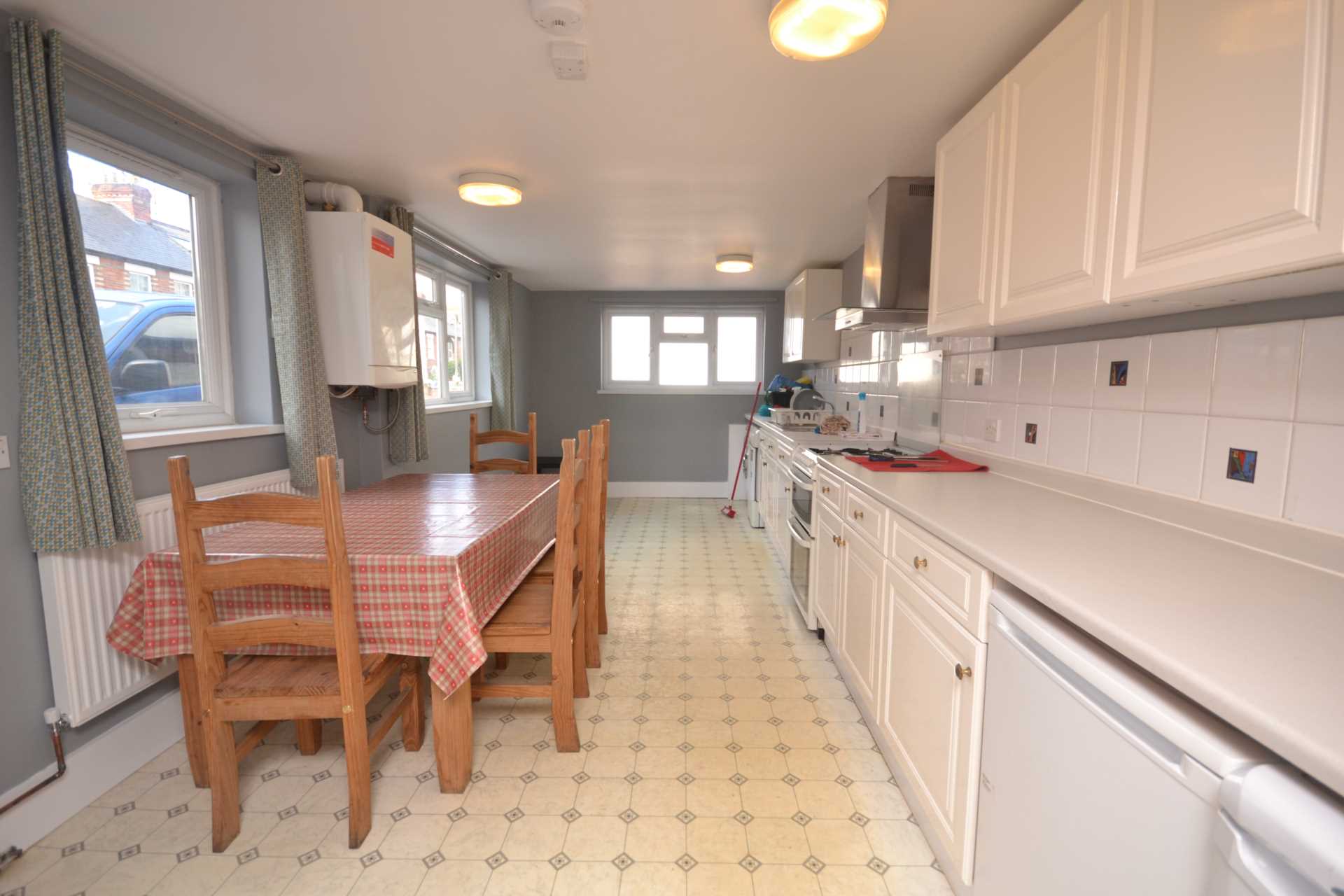 5 bed Mid Terraced House for rent in Reading. From Westgate Students