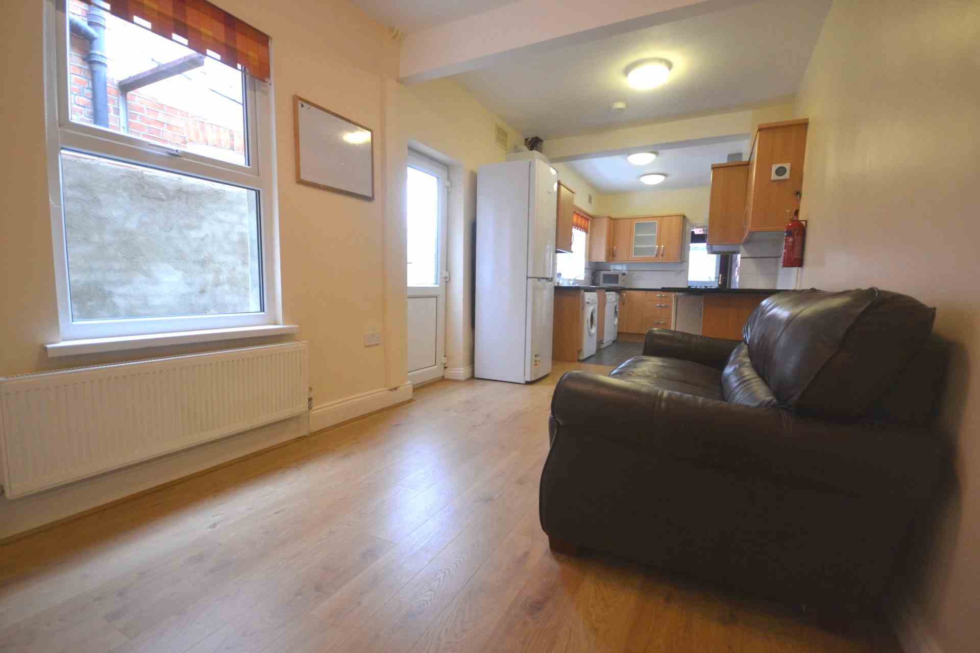 5 bed Mid Terraced House for rent in Reading. From Westgate Students