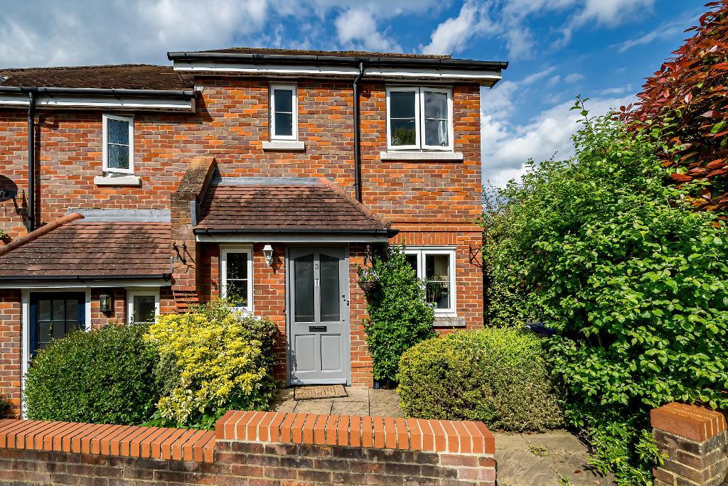 2 bed Semi-Detached House for rent in Princes Risborough. From Mudhut Property