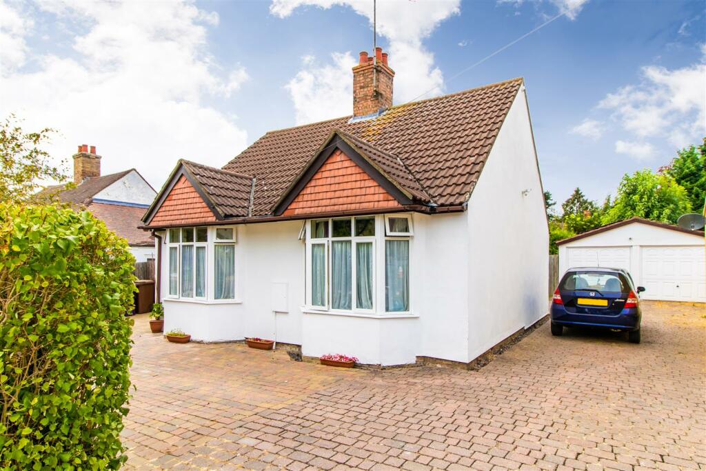 3 bed Detached bungalow for rent in Letchworth. From Charter Whyman