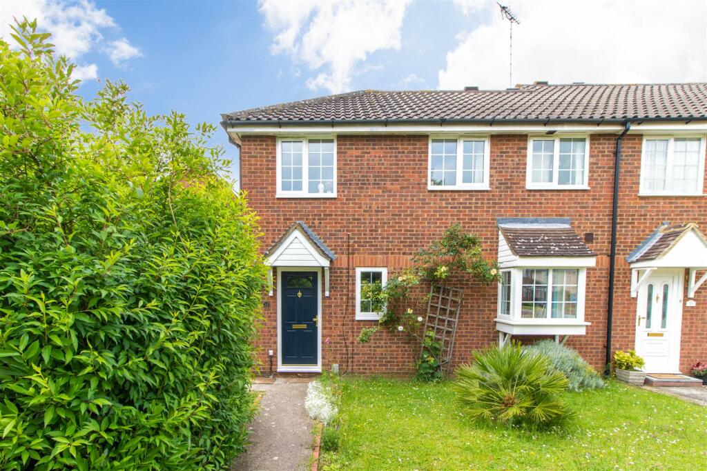 3 bed End Terraced House for rent in Letchworth. From Charter Whyman