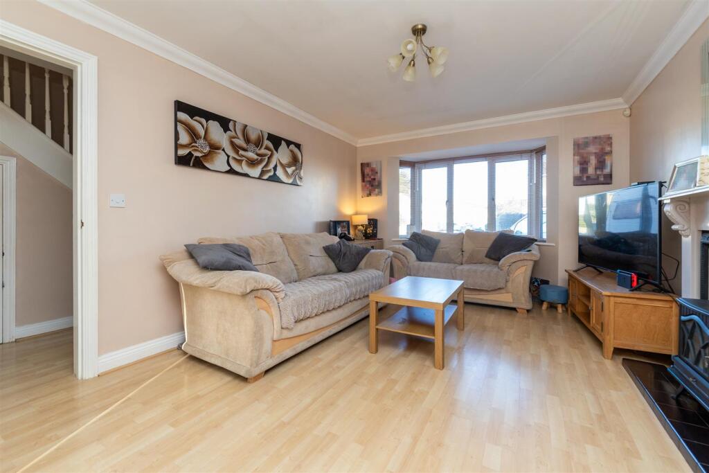 4 bed Detached for rent in Hitchin. From Charter Whyman - Letchworth