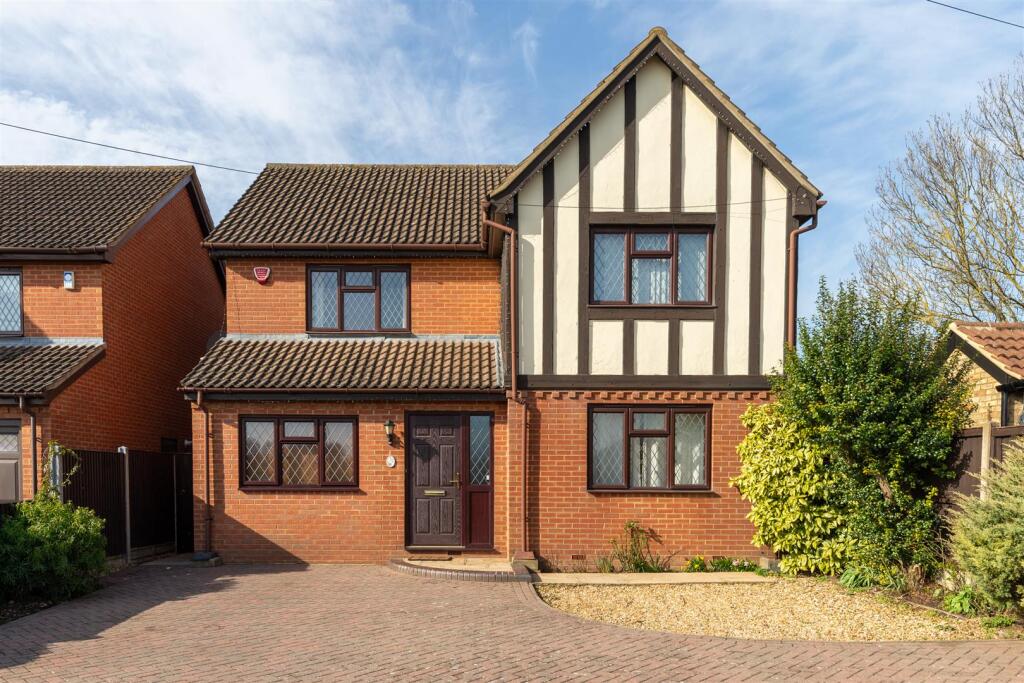 4 bed Detached for rent in Hitchin. From Charter Whyman - Letchworth 4 bed Detached for rent in Hitchin. From Charter Whyman - Letchworth