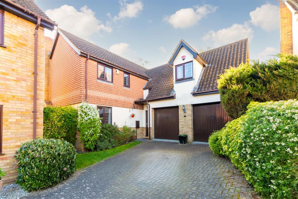 5 bed Detached for rent in Letchworth. From Charter Whyman - Letchworth