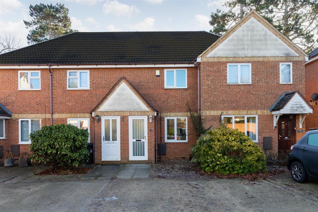 2 bed Mid Terraced House for rent in Letchworth. From Charter Whyman - Letchworth