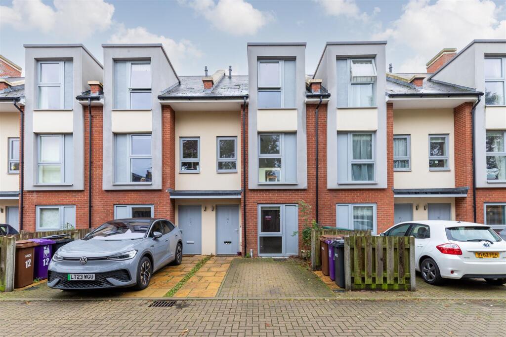 3 bed Town House for rent in Hitchin. From Charter Whyman - Letchworth 3 bed Town House for rent in Hitchin. From Charter Whyman - Letchworth