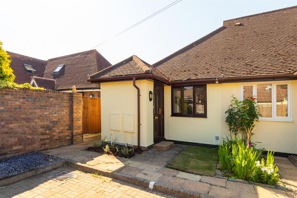 1 bed Semi-detached bungalow for rent in Letchworth. From Charter Whyman - Letchworth 1 bed Semi-detached bungalow for rent in Letchworth. From Charter Whyman - Letchworth