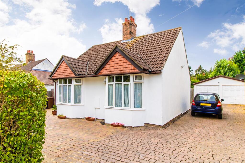 3 bed Detached bungalow for rent in Letchworth. From Charter Whyman - Letchworth