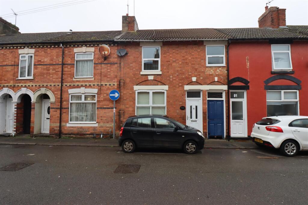 3 bed Mid Terraced House for rent in Kettering. From Chris George The Estate Agent - Kettering