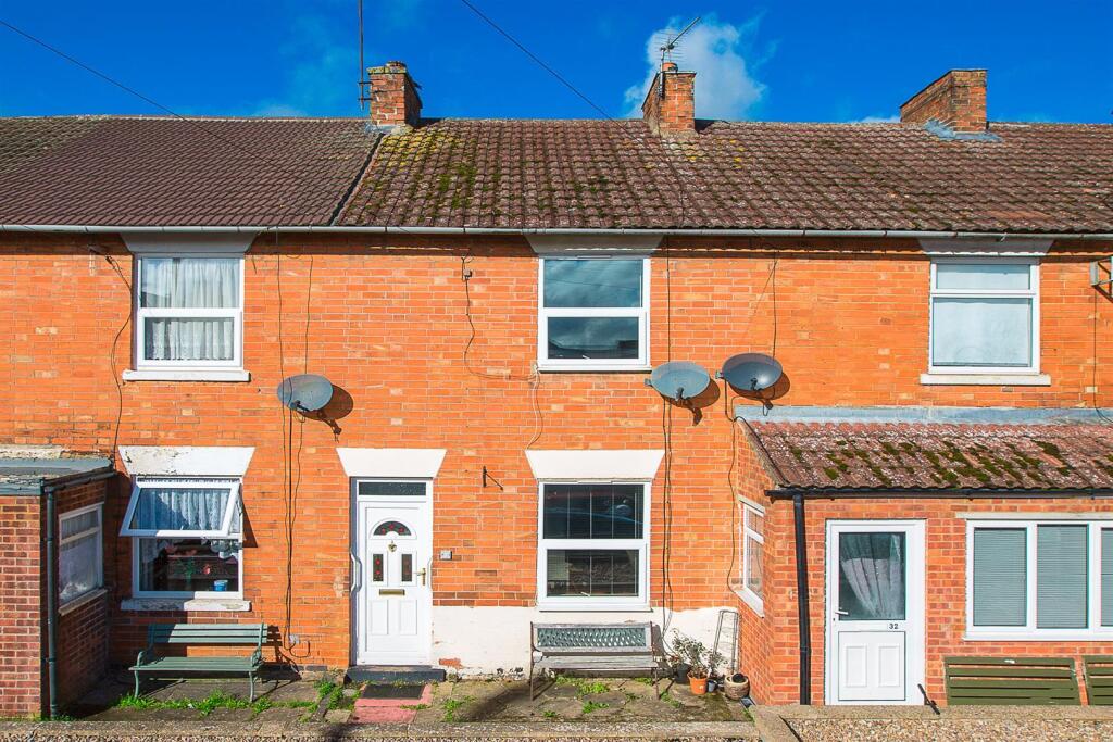 2 bed Mid Terraced House for rent in Desborough. From Chris George The Estate Agent - Kettering