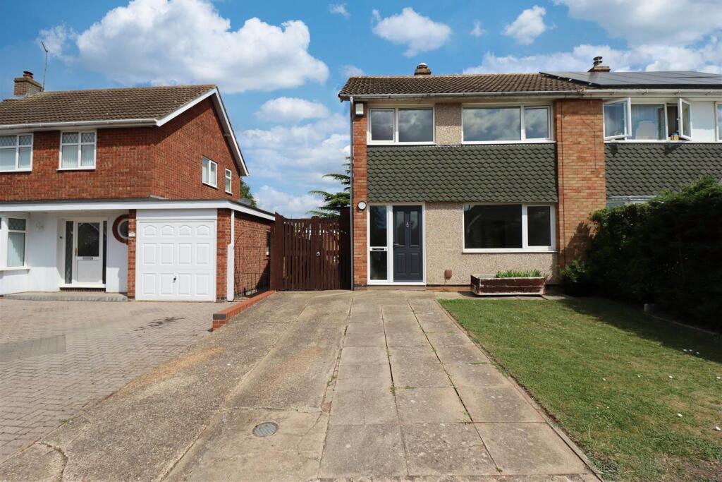 3 bed Semi Detached for rent in Kettering. From Chris George The Estate Agent - Kettering