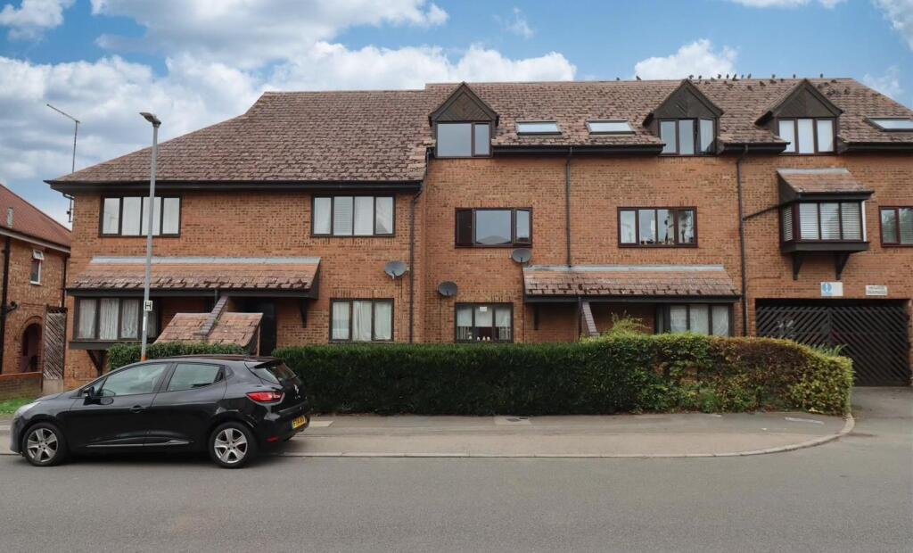 2 bed House (unspecified) for rent in Burton Latimer. From Chris George The Estate Agent - Kettering 2 bed House (unspecified) for rent in Burton Latimer. From Chris George The Estate Agent - Kettering