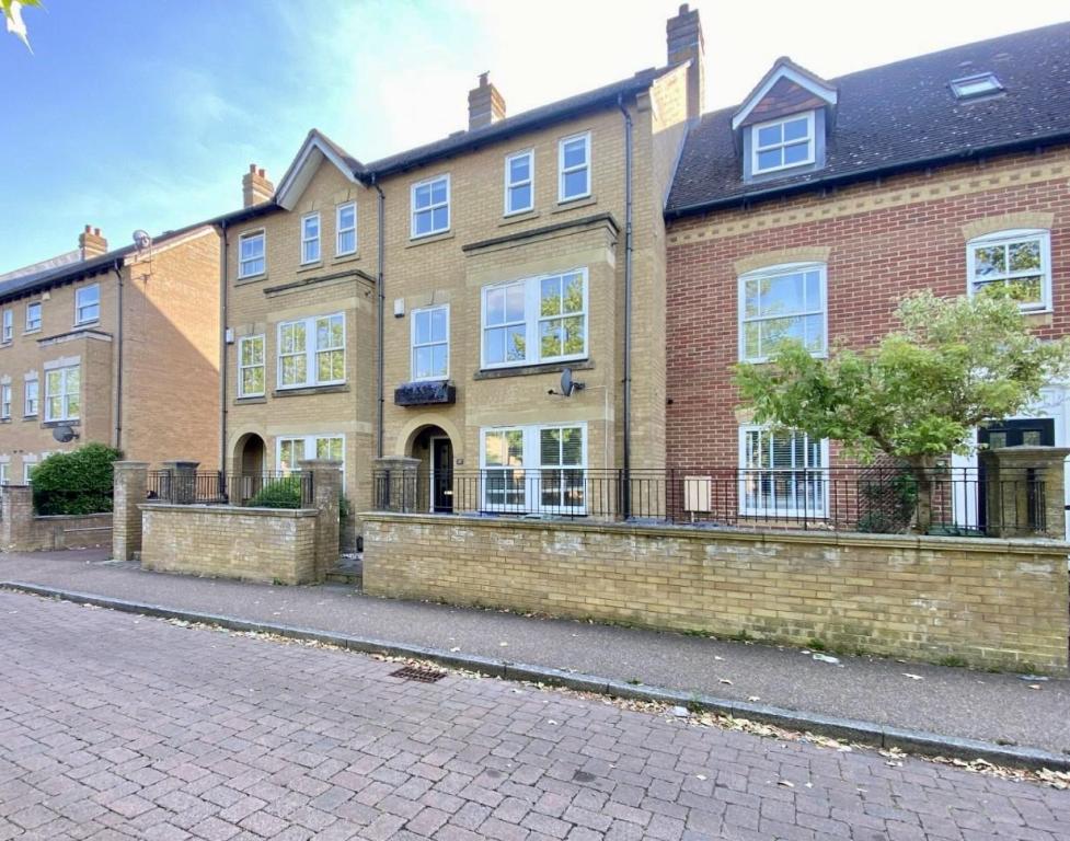 3 bed Town House for rent in Cambourne. From HC Property Lettings