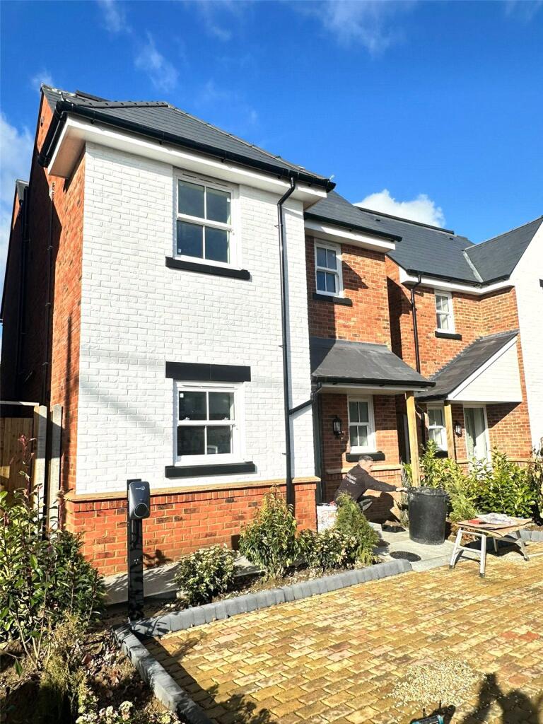4 bed Detached for rent in Stoke. From Anthony Martin Estate Agents 4 bed Detached for rent in Stoke. From Anthony Martin Estate Agents