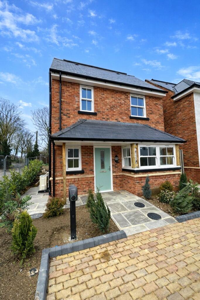 4 bed Detached for rent in Stoke. From Anthony Martin Estate Agents 4 bed Detached for rent in Stoke. From Anthony Martin Estate Agents