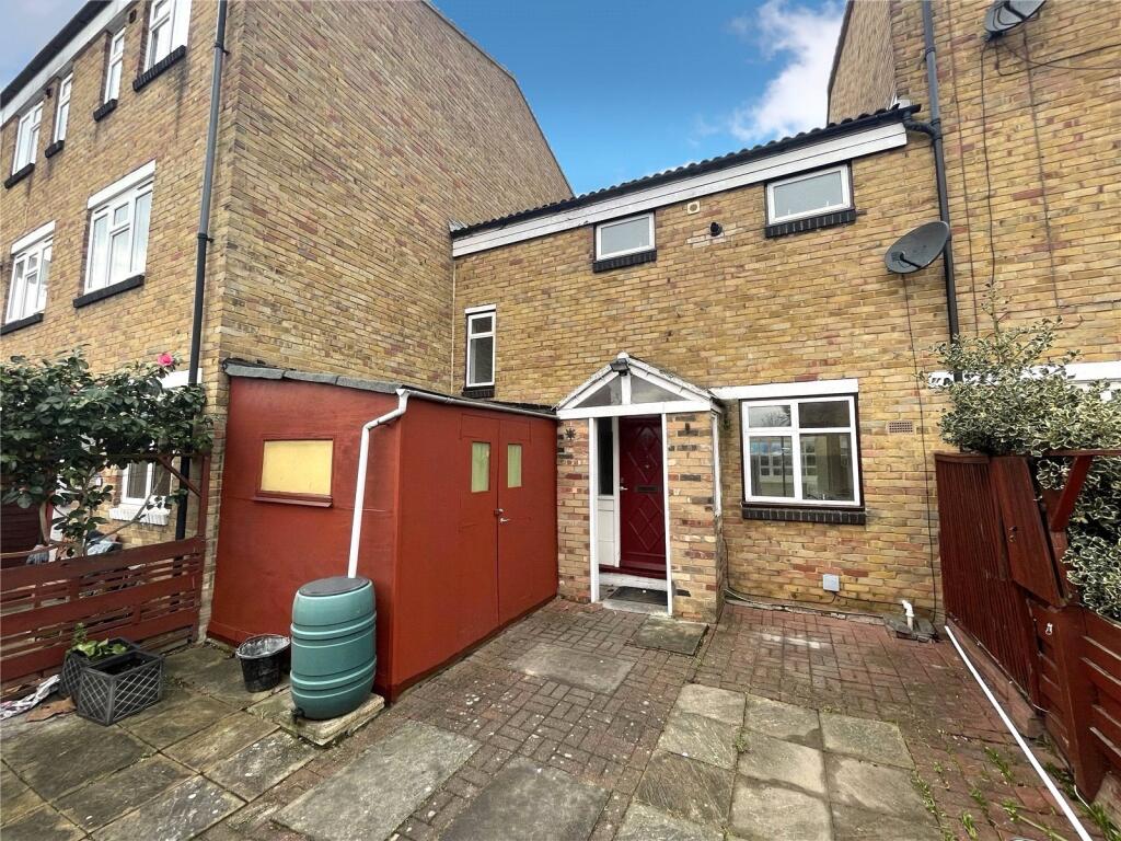 2 bed Mid Terraced House for rent in Woolwich. From Anthony Martin Estate Agents
