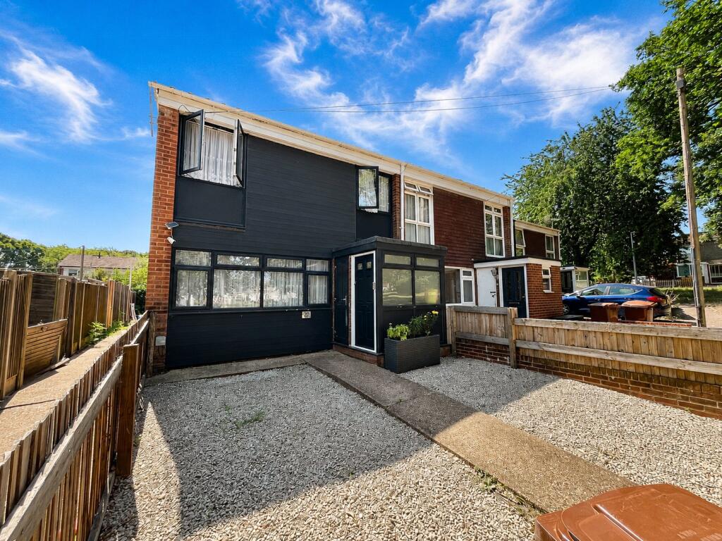 3 bed End of Terrace for rent in Moor Street. From Anthony Martin Estate Agents 3 bed End of Terrace for rent in Moor Street. From Anthony Martin Estate Agents