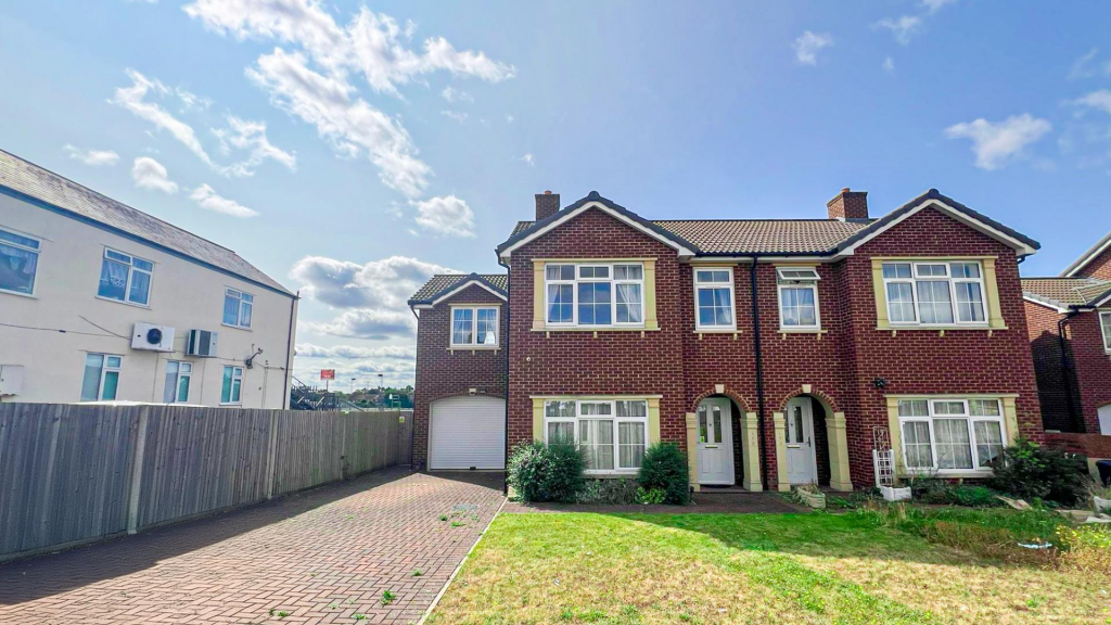 4 bed Semi Detached for rent in Hoddesdon. From Anthony Lettings Ltd 4 bed Semi Detached for rent in Hoddesdon. From Anthony Lettings Ltd